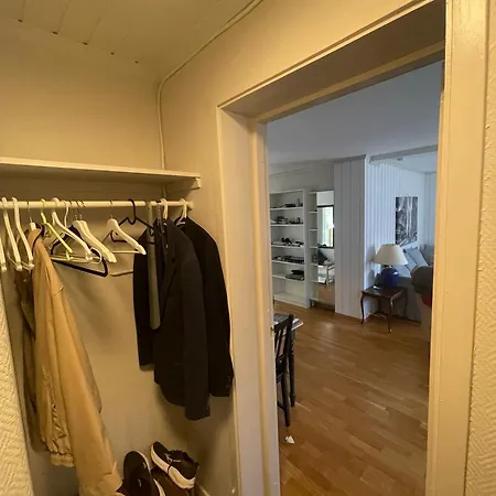 One Bedroom In - 1-2 People Asker